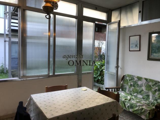 Immobile terratetto, da ristrutturare, disposto su due piani principali, oltre cantina e soffitta, con un gradevole giardino interno ed alcune pertine - Foto 5