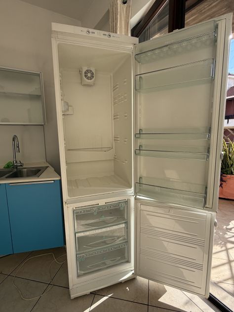 Cucina completa attrezzata con frigorifero Miele – Ottimo stato – €999 - Foto 3