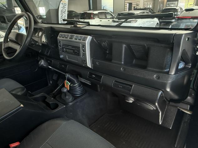 Land Rover Defender Defender 110 2.5 td5 SE SW | 9 POSTI AUTOVETTURA - Foto 6