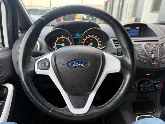 Ford Fiesta Fiesta 1.5 tdci Black&White 75cv E6 - Foto 9