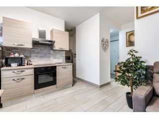 Appartamento con terrazzo libero Ristrutturato Rho