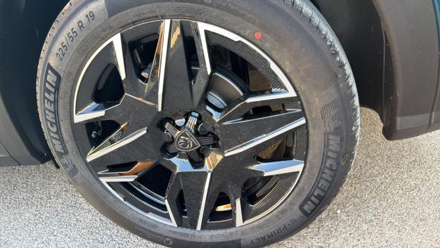 Peugeot 3008 1.2Hybrid 145cv Automatica ALLURE KM0 2026 - Foto 6