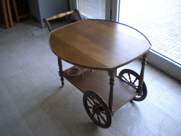 Carrello porta vivande.