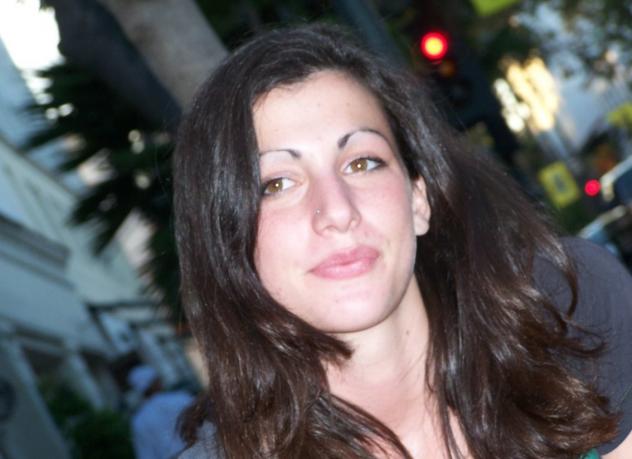 Donna di Foggia, 24 anni.  Fisico Magro Tel: