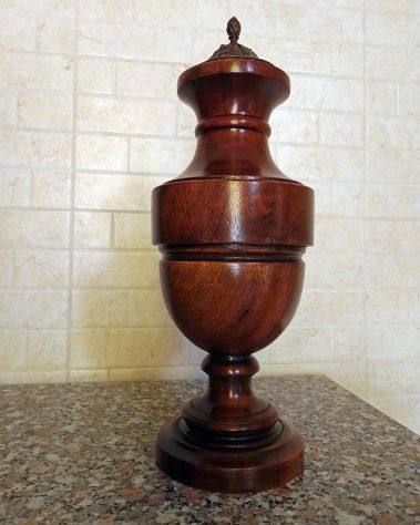 Urna noce asiatico ottone