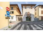 In zona centrale, proponiamo un appartamento sito all'interno di un cortile &hellip;