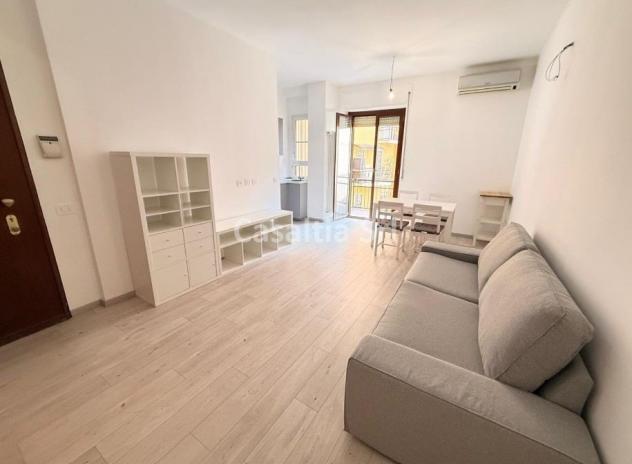 Stanza matrimoniale in trilocale ristrutturato, con aria condizionata e balcone disponibile da subito - Foto 14