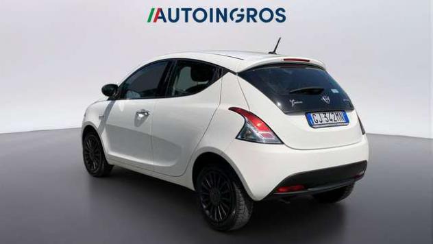 Lancia Ypsilon 1.0 firefly hybrid Silver s&s 70cv - Foto 3