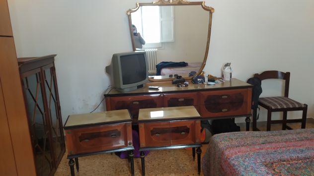 VENDO BELLISSIMI COMO' E COMODINI ANTICHI