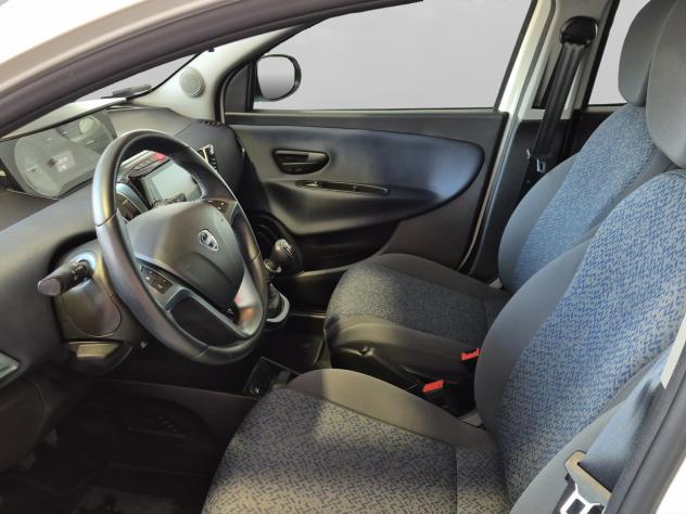 Lancia Ypsilon 1.0 FireFly 5 porte S&S Hybrid Silver Plus - Foto 9