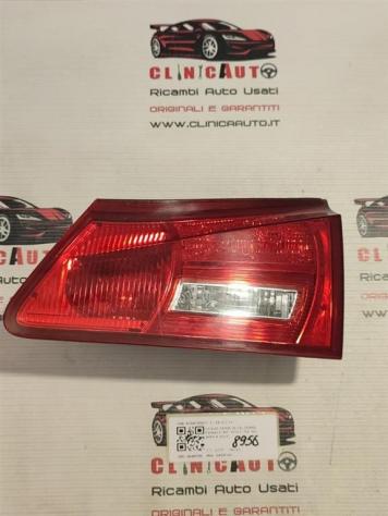 STOP POSTERIORE DESTRO INTEGRATO NEL PORTELLO LEXUS IS 220 Berlina 8158153071 (0512)