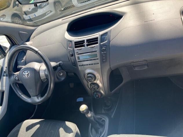 TOYOTA YARIS 1,0 - Foto 3