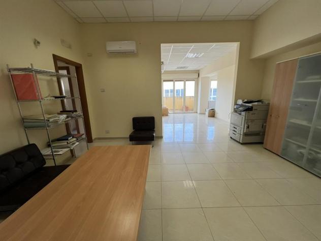 MODUGNO(BA), ZONA ARTIGIANALE, OTTIMO UFFICIO QUADRIVANI - Foto 4