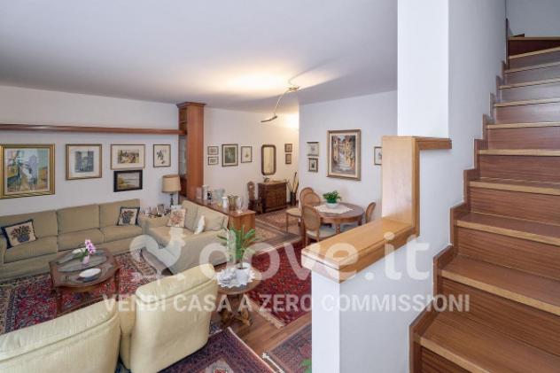 Villa di 187 m² con 5 locali e box auto in vendita a Biassono - Foto 9