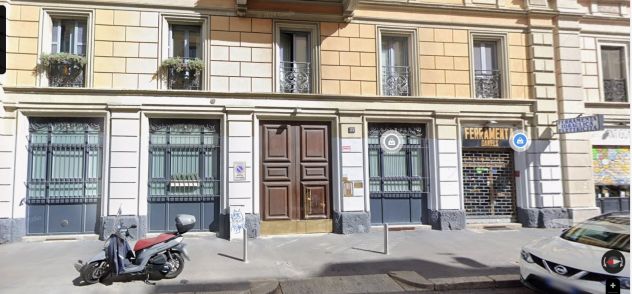 Negozio con soppalco e cantinone attualmente affittato