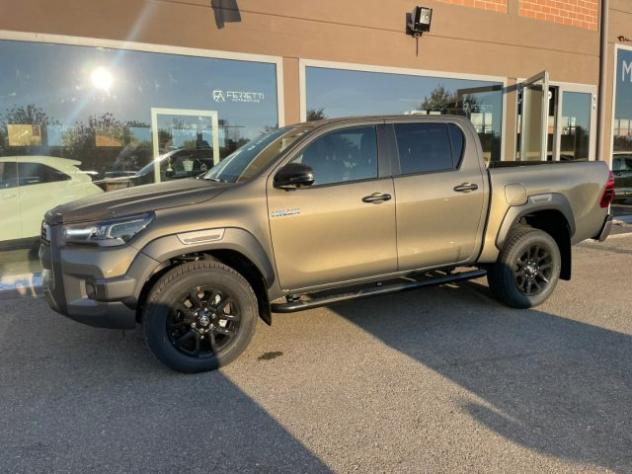 TOYOTA Hilux 2.8 D-4D A/T 4WD 48V 4 porte Double Cab Invincible rif. 22254026