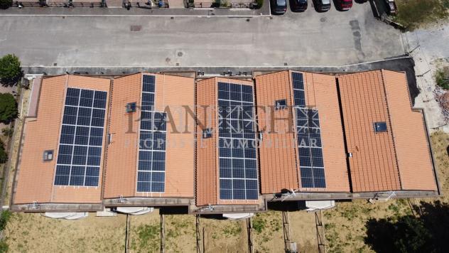Appartamento di nuova costruzione con balconi, garage e giardino privato - Foto 18