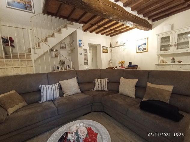 In centro storico , appartamento con ingresso indipendente e giardino privato .
Recente ristrutturazione completa . - Foto 18