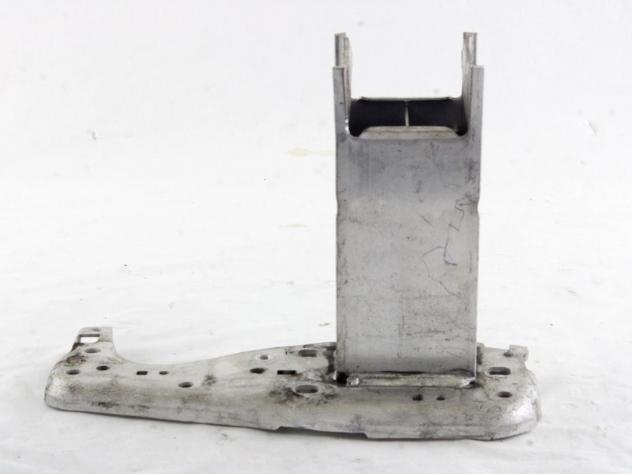 4G0807133B STAFFA SUPPORTO TRAVERSA PARAURTI ANTERIORE LATO SINISTRO AUDI A6 2.0 TDI AVANT 2013 RICAMBIO USATO