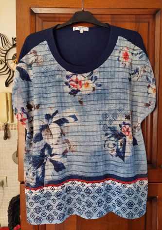 maglia donna con fantasia floreale