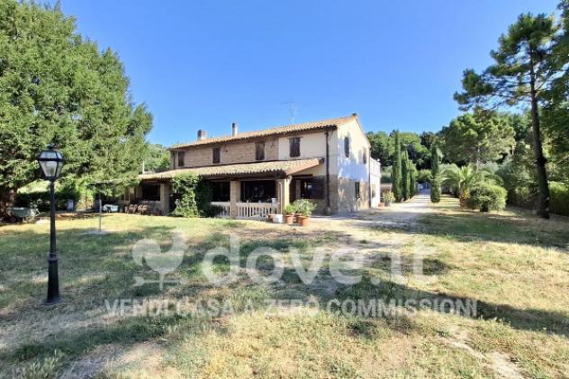 Casa indipendente di 400 m² con più di 5 locali e box auto in vendita a Pesaro - Foto 11