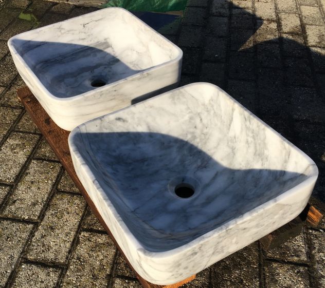 Coppia di lavabo da appoggio in marmo bianco - Foto 3