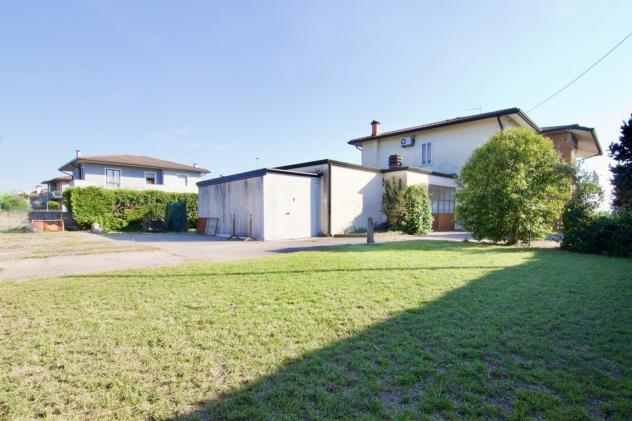 Bonavicina – Ampia bifamiliare con 2 appartamenti, 800 mq di giardino e volumetria edificabile. - Foto 13