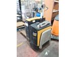 transpallet elettrico con pedana Cat usato