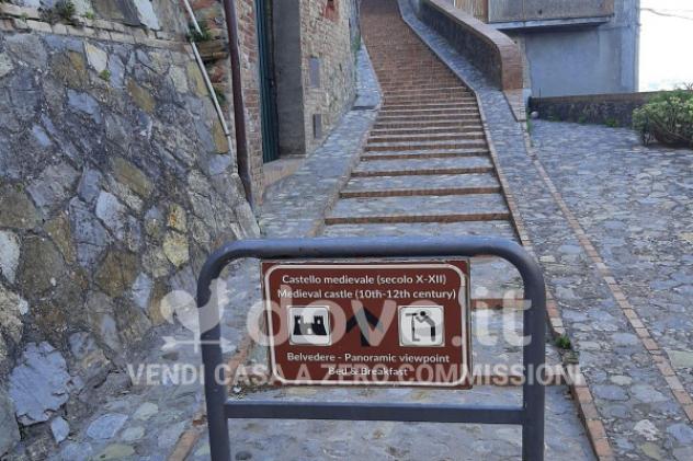 Palazzo / Stabile di 292 m² con più di 5 locali in vendita a Fabro - Foto 4