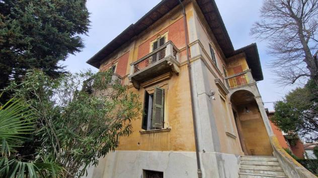 Prestigiosa villa storica in zona ospedale ? fano
questa splendida villa d'epoca, situata a fano in una posizione privilegiata tra via cesare rossi e - Foto 17