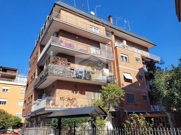 Comodo trilocale doppia esposizione al Monte Mario