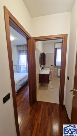 Bilocale con terrazzo e box - Foto 13
