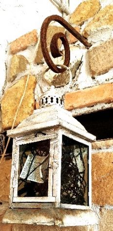 coppia lanterne con antica staffa