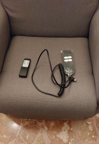 Poltrona elettrica alzapersona due motori - antidecubito - telecomando wireless - Foto 3