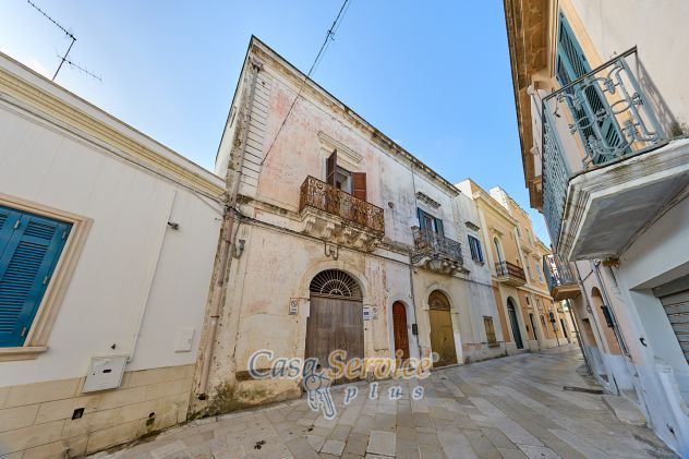 Palazzotto storico con volte a stella e terrazza