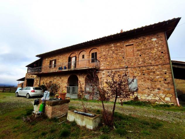 CASALE di 10 vani e di 550 mq (MONTALCINO) rif. AAI014
