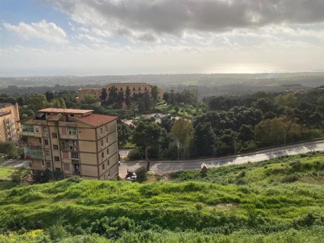Appartamento di grande respiro,sei vani con vista mare e templi,gli altri vani molto luminosi e soleggiati. Tripla esposizione,posto auto,zona con fac - Foto 16