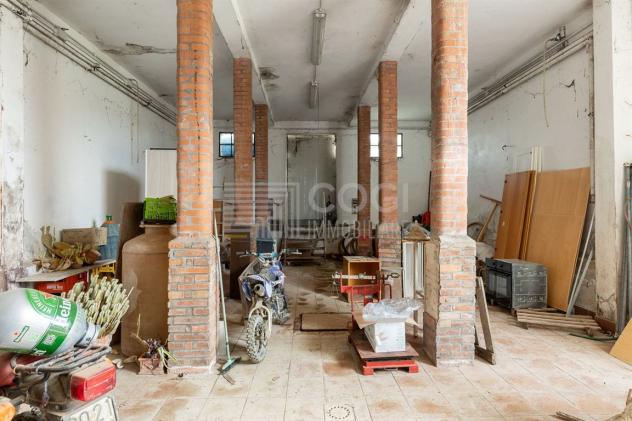 AMPIA PROPRIETA' IMMERSA NEL VERDE IN ZONA VALSELLUSTRA - Foto 18