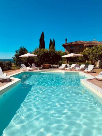 VILLA CON GRANDE PARCO IN ZONA CASTIGLIONE DEL LAGO