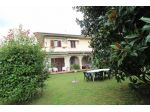 VILLA di 12 vani e di 220 mq (PIETRASANTA) rif. 013