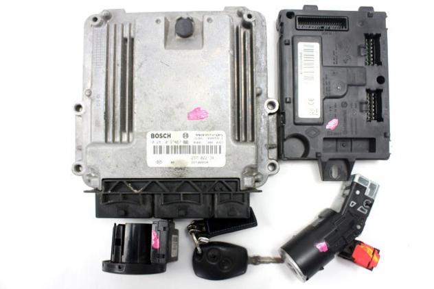 237102213R KIT ACCENSIONE AVVIAMENTO DACIA SANDERO 1.5 D 55KW 5M 5P (2013) RICAMBIO USATO CON CENTRALINA MOTORE, BLOCCHETTI ACCENSIONE APERTURA CON CH