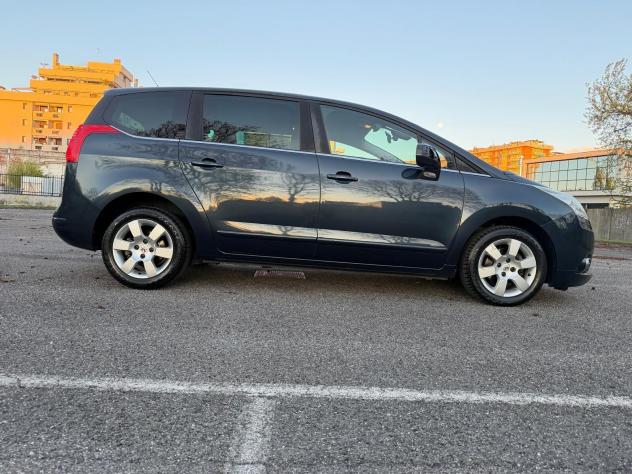Peugeot 5008 1.6 e-HDi 112CV Stop&Start cambio robotizzato Active - Foto 5