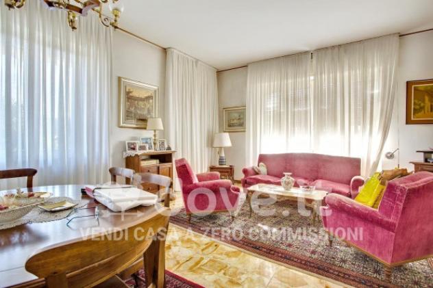 Villa di 600 m² con più di 5 locali e box auto doppio in vendita a Cittiglio - Foto 2