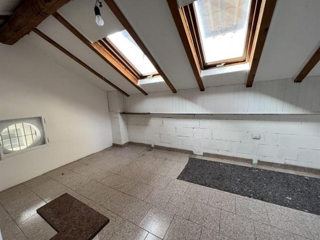 Complesso immobiliare composta da 527 mq di magazzini e 87 mq di abitazione da ristrutturare - Foto 16