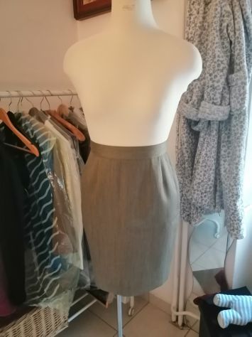 Completo gonna beige tubino con t-shirt nera - Foto 3