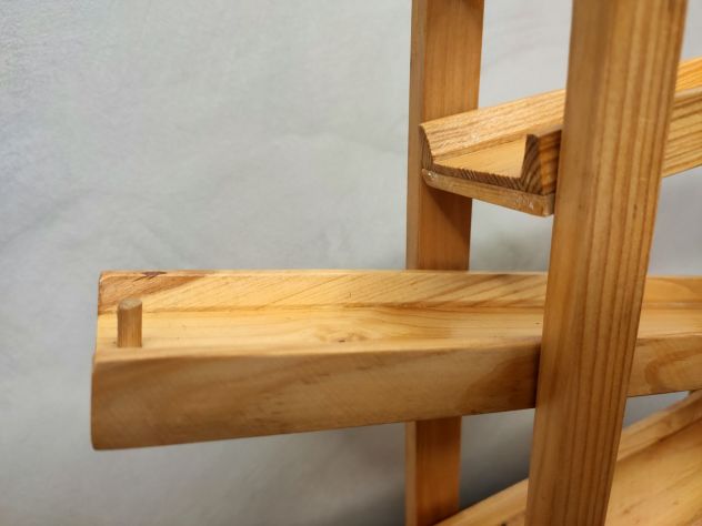 Pista vintage in legno con tre macchinine numerate - Foto 6