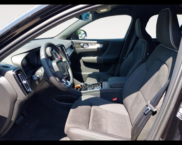 Volvo XC40 Plus Dark B3 AUT - Foto 9