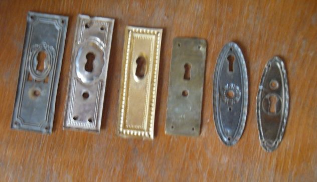 6 VECCHIE BOCCHETTE IN VERTICALE FERRO E OTTONE STILE LIBERTY PER MOBILI VARI - - Foto 2