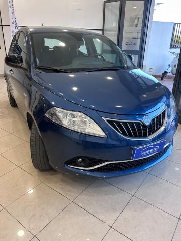 Lancia Ypsilon 1.0 FireFly 5 porte S&S Hybrid Silver - Foto 4