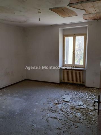 Su bifamiliare porzione di casa da ristrutturare - Foto 2